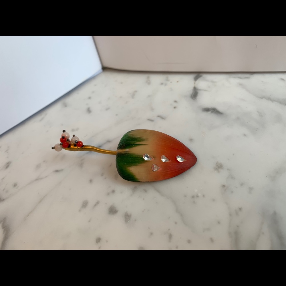 Vintage Alexis Bittar strawberry lucite brooch. - Picture 3 of 8